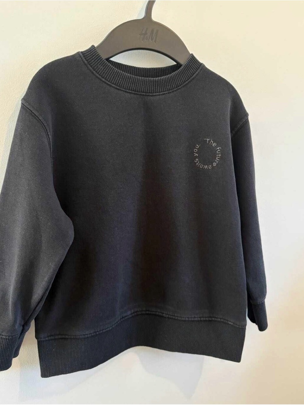 Zara Black Crewneck Sweatshirt with Subtle Circle Print